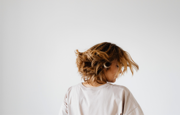 Pourquoi votre couleur vire ? Comprendre les 5 causes principales pour mieux les éviter