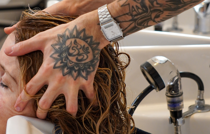 Pourquoi faire un soin profond en automne ? Le rituel Davines qui sauve la fibre